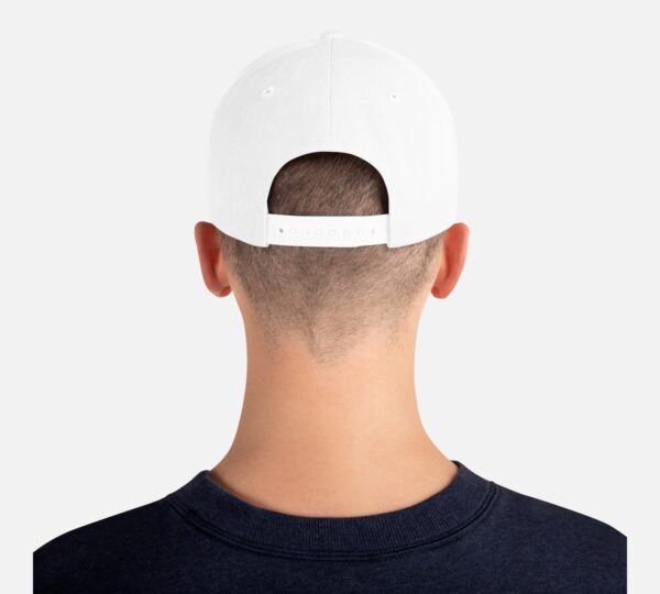 classic-snapback-white-back-67fd5e88a10ae-Photoroom