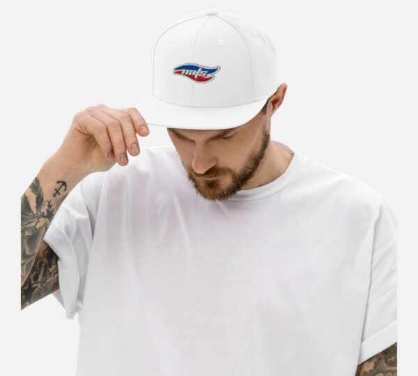 classic-snapback-white-front-67fcd251565d7-Photoroom