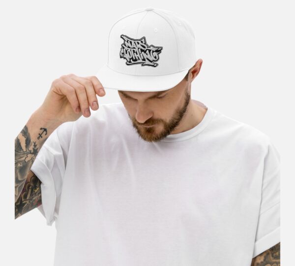 classic-snapback-white-front-67fd5e88a1ec2-Photoroom