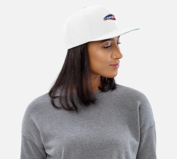 classic-snapback-white-right-side-67fcd25156acc-Photoroom